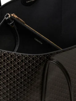 Calvin Klein Emblem aop tote olkakassi