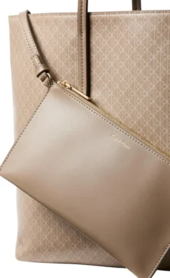Calvin Klein Emblem aop tote w/pouch olkakassi