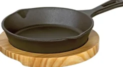 Küchenprofi BBQ Pannu pyöreä puualustalla