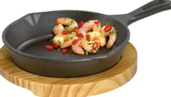 Küchenprofi BBQ Pannu pyöreä puualustalla