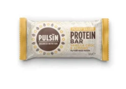 Pulsin proteiinipatukka 50g, joka sisältää mantelia, cashewta, vaniljaa & ja sokeritonta suklaata, makeutettu xylitolilla.