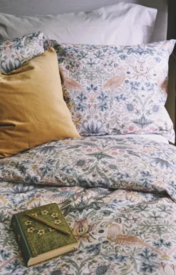 William Morris pussilakana 150x210cm Strawberry Thief pastelli