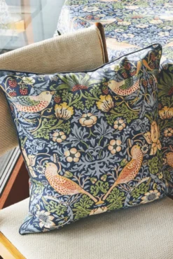 William Morris Tyynynpäällinen Strawberry thief blue 45x45cm
